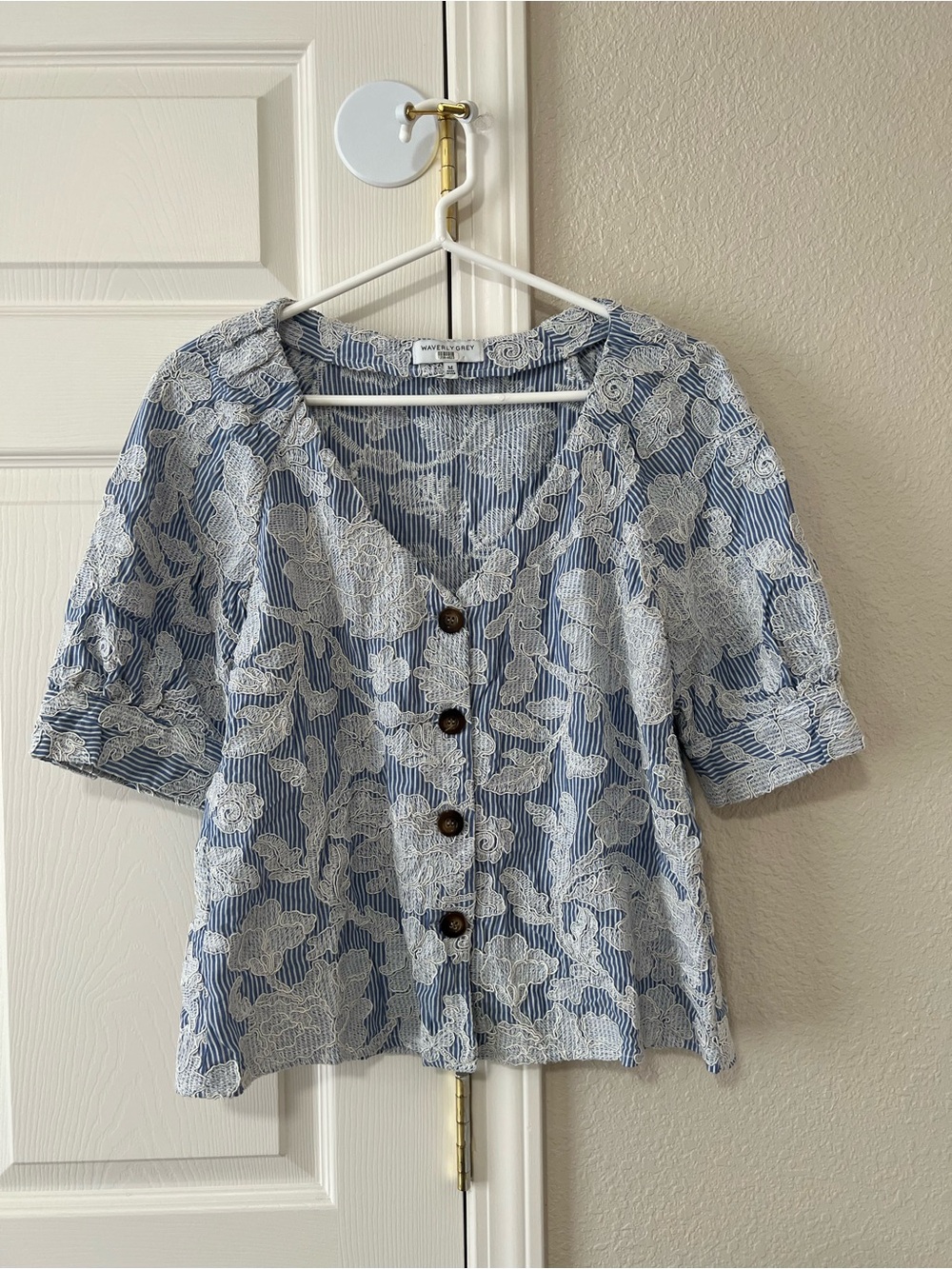 Waverly Grey Embroidered Floral Striped Button Blouse Top Blue White Medium